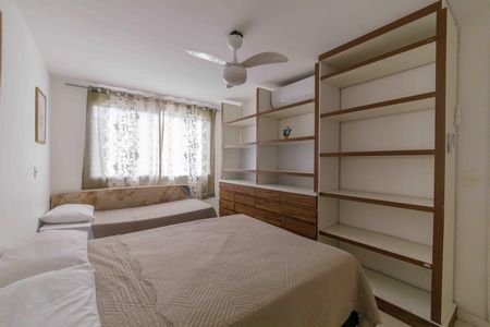 Casa de condomínio à venda com 215m², 4 quartos e 1 vagaSuíte 2