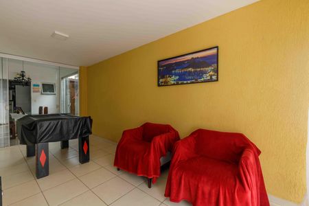 Casa de condomínio à venda com 215m², 4 quartos e 1 vagaSala