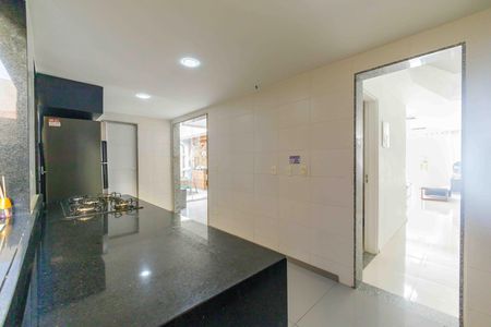 Casa de condomínio à venda com 215m², 4 quartos e 1 vagaCozinha