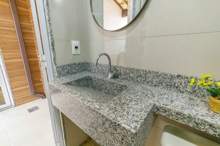 Casa de condomínio à venda com 215m², 4 quartos e 1 vagaBanheiro Social