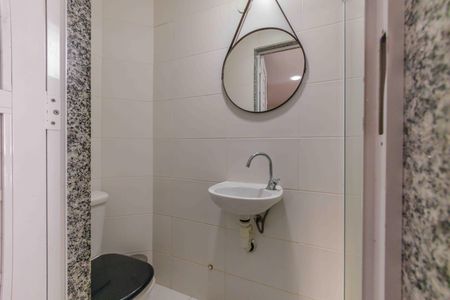 Casa de condomínio à venda com 215m², 4 quartos e 1 vagaBanheiro de Serviço