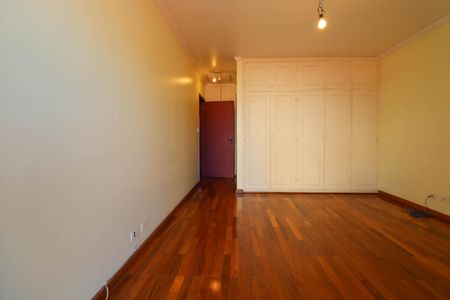 Casa à venda com 357m², 4 quartos e 4 vagasSuíte 2