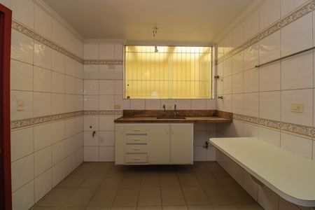 Casa à venda com 357m², 4 quartos e 4 vagasCozinha