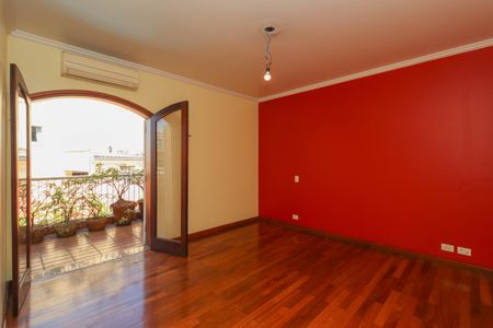 Casa à venda com 357m², 4 quartos e 4 vagasSuíte 1