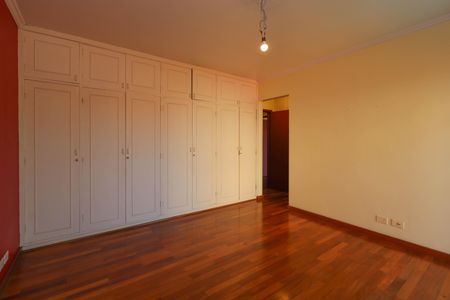 Casa à venda com 357m², 4 quartos e 4 vagasSuíte 1