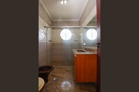 Casa à venda com 357m², 4 quartos e 4 vagasBanheiro da Suíte 2