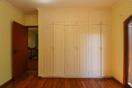 Casa à venda com 357m², 4 quartos e 4 vagasQuarto 2