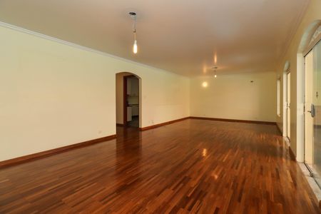 Casa à venda com 357m², 4 quartos e 4 vagasSala 1