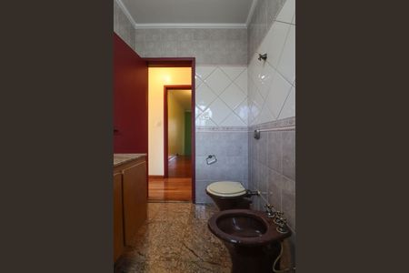 Casa à venda com 357m², 4 quartos e 4 vagasBanheiro da Suíte 2