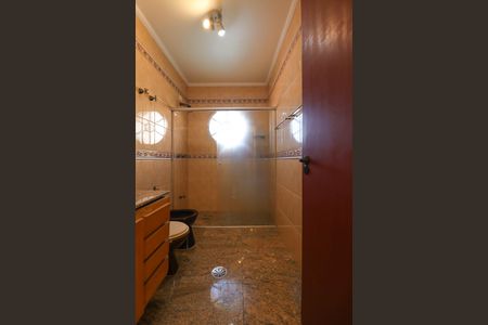 Casa à venda com 357m², 4 quartos e 4 vagasBanheiro da Suíte 1