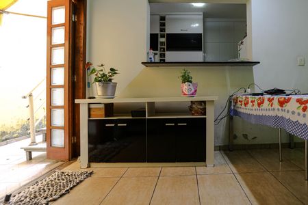 Casa para alugar com 158m², 2 quartos e 2 vagasEntrada