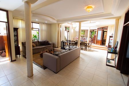 Casa de condomínio para alugar com 450m², 4 quartos e 4 vagasSala 
