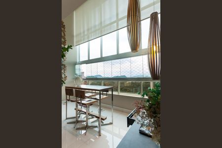 Apartamento à venda com 280m², 4 quartos e 5 vagas Apartamento à venda com 280m², 4 quartos e 5 vagasVaranda da Sala