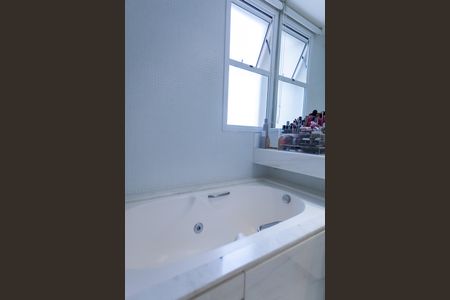 Apartamento à venda com 280m², 4 quartos e 5 vagas Apartamento à venda com 280m², 4 quartos e 5 vagasBanheiro da Suíte 3