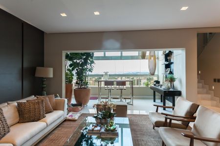 Apartamento à venda com 280m², 4 quartos e 5 vagas Apartamento à venda com 280m², 4 quartos e 5 vagasSala