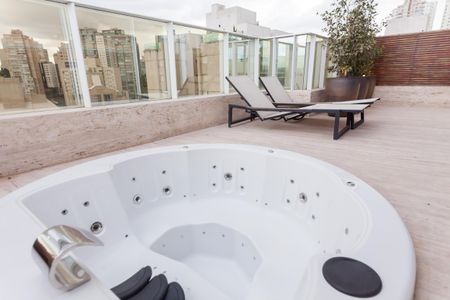Apartamento à venda com 280m², 4 quartos e 5 vagas Apartamento à venda com 280m², 4 quartos e 5 vagashidromassagem - cobertura