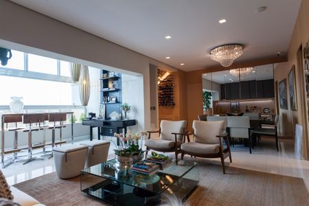 Apartamento à venda com 280m², 4 quartos e 5 vagas Apartamento à venda com 280m², 4 quartos e 5 vagasSala