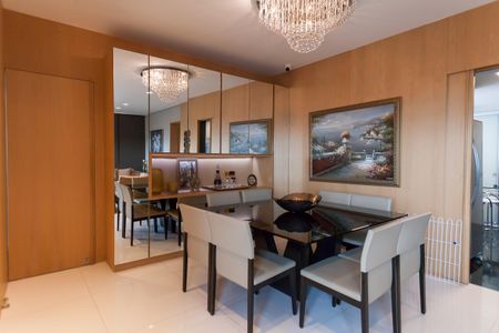Apartamento à venda com 280m², 4 quartos e 5 vagas Apartamento à venda com 280m², 4 quartos e 5 vagasSala de Jantar