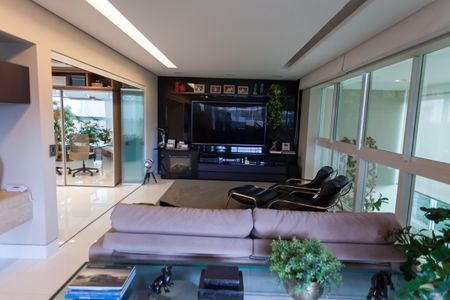 Apartamento à venda com 280m², 4 quartos e 5 vagas Apartamento à venda com 280m², 4 quartos e 5 vagasSala de TV - cobertura