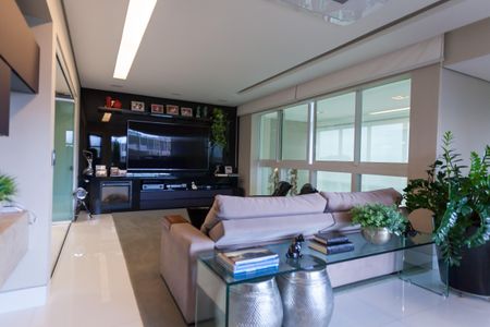 Apartamento à venda com 280m², 4 quartos e 5 vagas Apartamento à venda com 280m², 4 quartos e 5 vagasSala de TV - cobertura