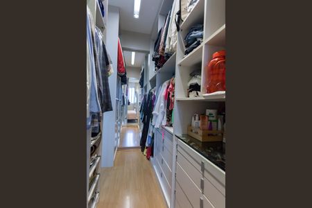 Apartamento à venda com 280m², 4 quartos e 5 vagas Apartamento à venda com 280m², 4 quartos e 5 vagasCloset da suíte 3