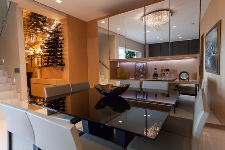 Apartamento à venda com 280m², 4 quartos e 5 vagas Apartamento à venda com 280m², 4 quartos e 5 vagasSala de Jantar
