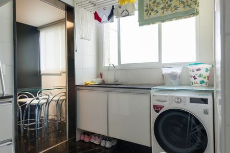 Apartamento à venda com 280m², 4 quartos e 5 vagas Apartamento à venda com 280m², 4 quartos e 5 vagasÁrea de Serviço