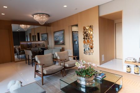 Apartamento à venda com 280m², 4 quartos e 5 vagas Apartamento à venda com 280m², 4 quartos e 5 vagasSala