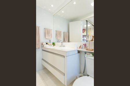 Apartamento à venda com 280m², 4 quartos e 5 vagas Apartamento à venda com 280m², 4 quartos e 5 vagasBanheiro da Suíte 2