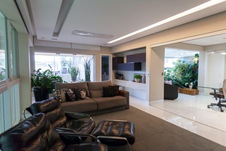 Apartamento à venda com 280m², 4 quartos e 5 vagas Apartamento à venda com 280m², 4 quartos e 5 vagasSala de TV - cobertura