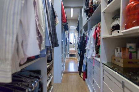Apartamento à venda com 280m², 4 quartos e 5 vagas Apartamento à venda com 280m², 4 quartos e 5 vagasCloset da suíte 3