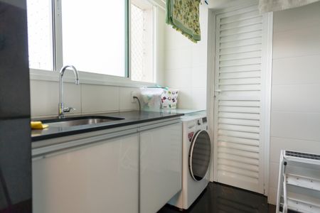 Apartamento à venda com 280m², 4 quartos e 5 vagas Apartamento à venda com 280m², 4 quartos e 5 vagasÁrea de Serviço