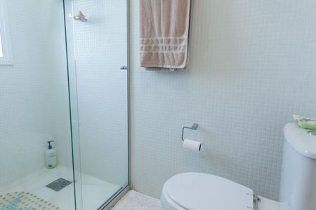 Apartamento à venda com 280m², 4 quartos e 5 vagas Apartamento à venda com 280m², 4 quartos e 5 vagasBanheiro da Suíte 1