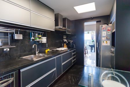 Apartamento à venda com 280m², 4 quartos e 5 vagas Apartamento à venda com 280m², 4 quartos e 5 vagasCozinha