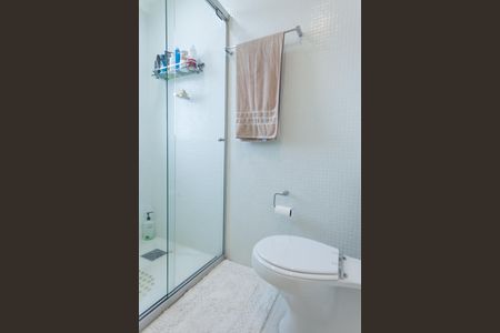 Apartamento à venda com 280m², 4 quartos e 5 vagas Apartamento à venda com 280m², 4 quartos e 5 vagasBanheiro da Suíte 1