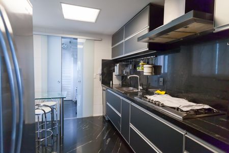 Apartamento à venda com 280m², 4 quartos e 5 vagas Apartamento à venda com 280m², 4 quartos e 5 vagasCozinha