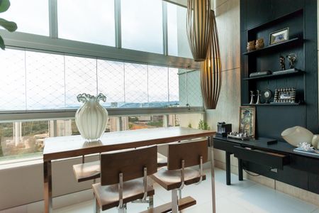 Apartamento à venda com 280m², 4 quartos e 5 vagas Apartamento à venda com 280m², 4 quartos e 5 vagasVaranda da Sala