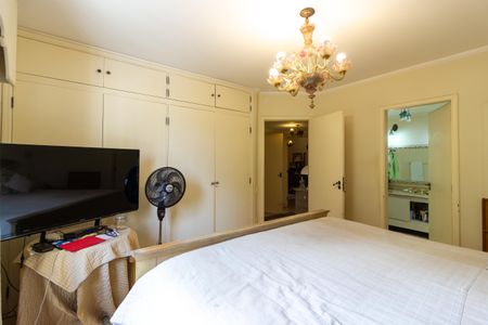 Apartamento à venda com 160m², 3 quartos e 2 vagas Apartamento à venda com 160m², 3 quartos e 2 vagasSuíte