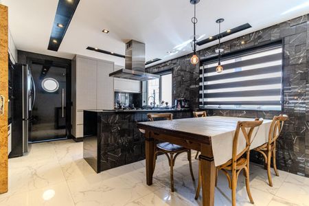 Apartamento à venda com 240m², 3 quartos e 3 vagasCozinha