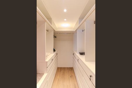 Apartamento à venda com 240m², 3 quartos e 3 vagasCloset da Suíte