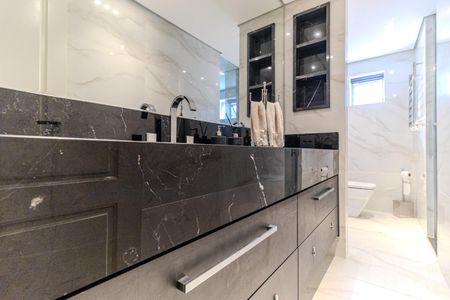 Apartamento à venda com 240m², 3 quartos e 3 vagasBanheiro Social