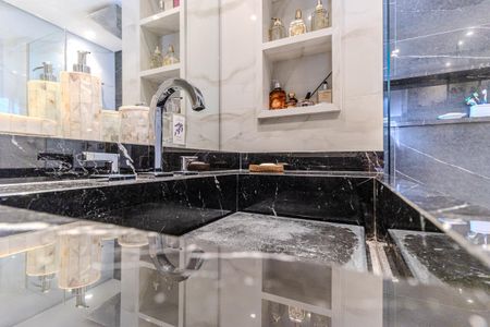 Apartamento à venda com 240m², 3 quartos e 3 vagasBanheiro da Suíte