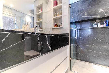 Apartamento à venda com 240m², 3 quartos e 3 vagasBanheiro da Suíte