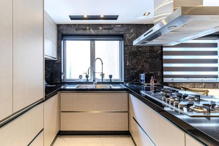 Apartamento à venda com 240m², 3 quartos e 3 vagasCozinha