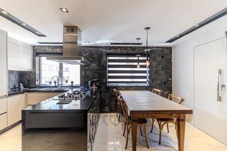 Apartamento à venda com 240m², 3 quartos e 3 vagasCozinha