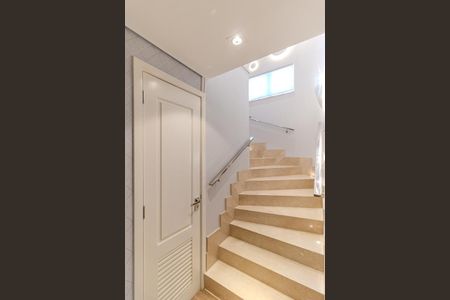 Apartamento à venda com 240m², 3 quartos e 3 vagasEscada