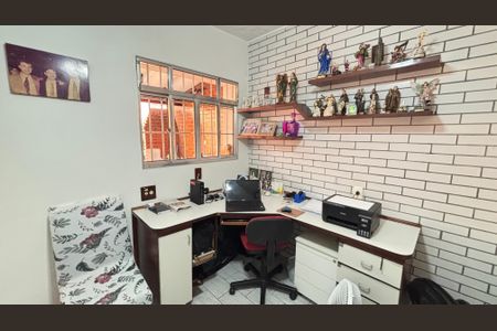 Casa à venda com 189m², 3 quartos e 2 vagas Casa à venda com 189m², 3 quartos e 2 vagasEscritório