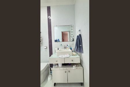 Casa à venda com 189m², 3 quartos e 2 vagas Casa à venda com 189m², 3 quartos e 2 vagasBanheiro da Suíte