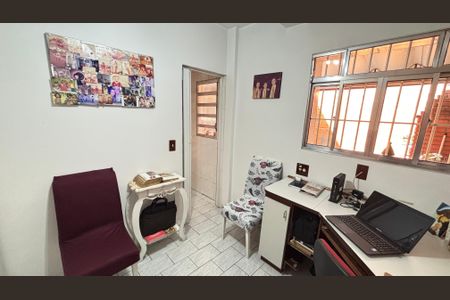 Casa à venda com 189m², 3 quartos e 2 vagas Casa à venda com 189m², 3 quartos e 2 vagasEscritório