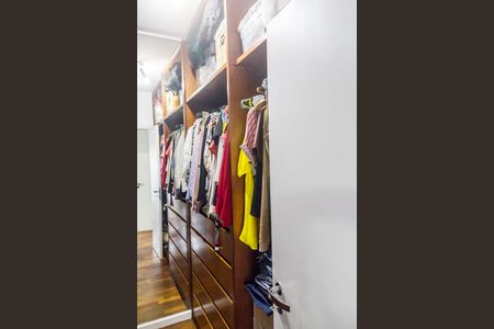 Casa de condomínio à venda com 290m², 3 quartos e 4 vagasCloset da suíte